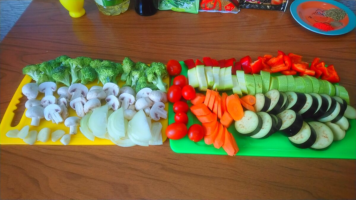 нарезаем овощи