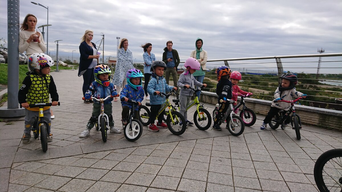 Занятие школы беговела Владивосток