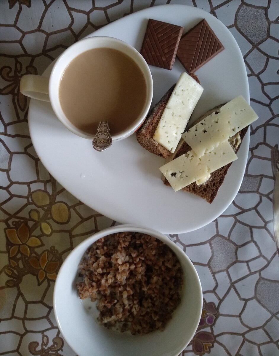 Завтрак+персик