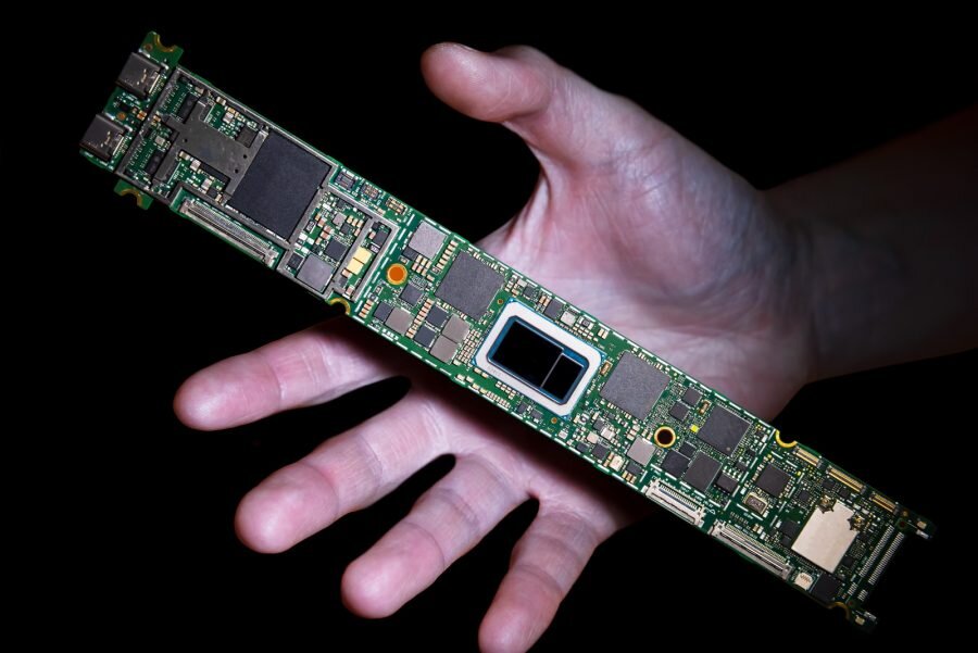 Материнская, гм, плата на Intel Core 11 поколения