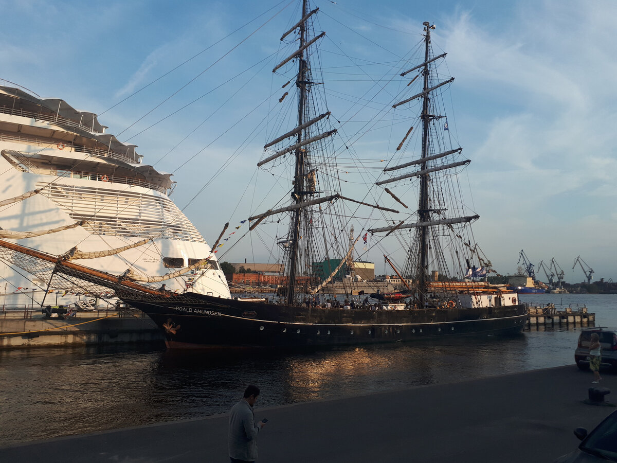 Парусник "Руал Амудсен"