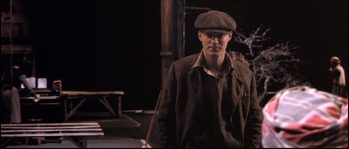 Том придумал серию встреч с горожанами, посвящённых их моральному совершенствованию. Ему казалось, этим он поможет своему городу.