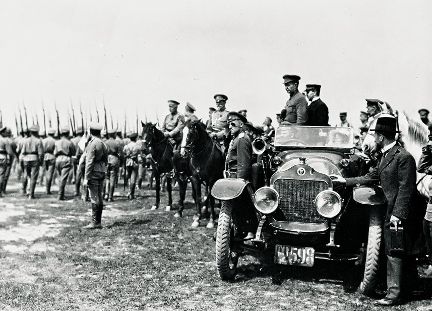 Керенский революция 1917. Керенский (1917-1917). Керенский на фронте. Керенский выступает перед солдатами. Керенский с войсками.