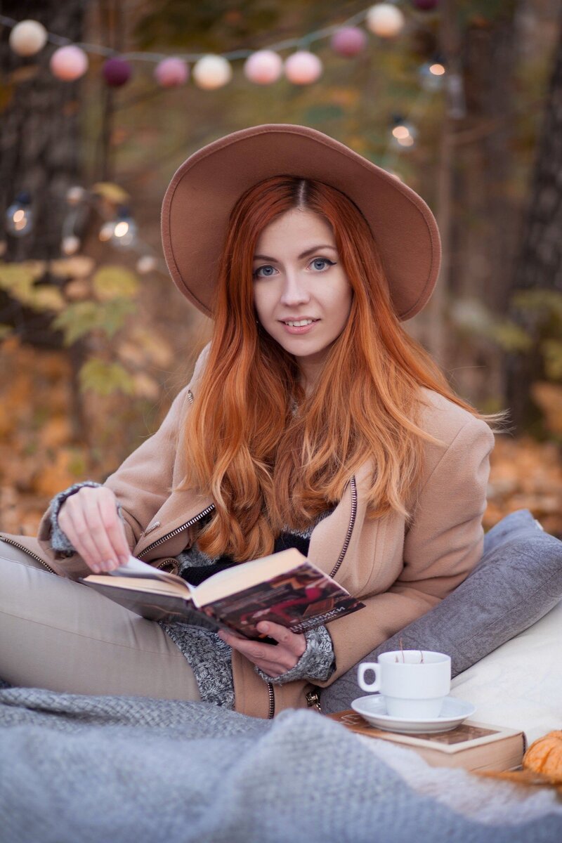 рыжеволосая украинка книжный блоггер. милая блоггерша инстаграм. фатхия хакова. ксю ксю блоггер. миллс кел 2022.