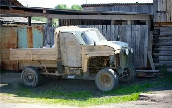 Мотор тоже деревянный?