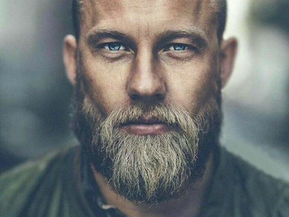 Почему мужчина носит бороду?