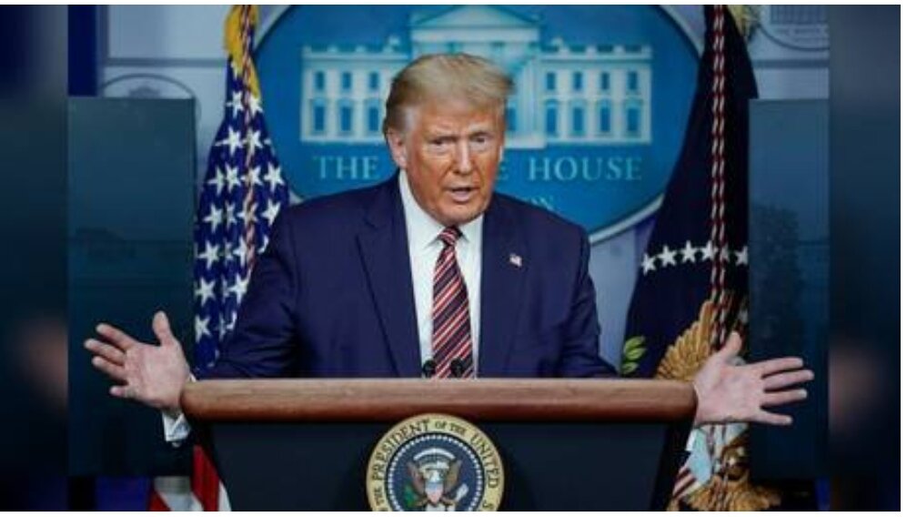 Президент Дональд Трамп опроверг отчет New York Times, в котором говорилось, что он почти не платил федеральных подоходных налогов за последние два десятилетия, заявив, что правда откроется, когда налоговая служба США завершит аудит его доходов. «Это полностью фальшивые новости - вымышленные, фальшивые», - сказал Трамп журналистам в воскресенье на брифинге в Белом доме, отметив, что ему приходилось иметь дело с аналогичными вопросами, когда Times опубликовала статью о его налогах в 2016 году. Он добавил, что будет  «горд» тем, что показал свои отчеты, когда аудит его налоговых деклараций, наконец, закончен, но «IRS плохо относится ко мне. Они относятся ко мне как к Чаепитию». The Times сообщила, что Трамп не платил федерального подоходного налога за 10 из 15 лет до своего избрания президентом и заплатил всего 750 долларов в 2016 году и снова в 2017 году. Газета не сообщила, где она получила копии налоговых деклараций Трампа, утечка которых  было бы незаконно. Трамп сказал, что его бизнес-организация ежегодно подает более 100 страниц информации от своих различных компаний для своих налоговых деклараций, и эти документы будут гораздо более показательными.  Он сказал, что заплатил «много» подоходных налогов, включая налоги штата Нью-Йорк, и эта информация станет известна после проверки.  Трамп сказал, что его организация вела переговоры с IRS "в течение длительного времени". «Я собираюсь выпустить много вещей, и люди будут действительно шокированы», - сказал Трамп.  «Но New York Times выпускала фальшивую историю за фальшивой. Я никогда не видел ничего подобного. И люди это понимают. Вот почему у СМИ сейчас такой низкий рейтинг одобрения из-за того, что они сделали. Это действительно  позор." The Times признала ограниченный характер своих репортажей, заявив, что «после подачи документов многие вопросы останутся без ответа, а многие вопросы останутся невыполненными».  Документы не раскрывают истинного богатства Трампа, пишет газета, "и не раскрывают каких-либо связей с Россией, о которых ранее не сообщалось". Политические оппоненты Трампа, не теряя времени, воспользовались «сенсацией» из источников, чтобы наброситься на президента, отправив #TrumpTaxReturns и #TrumpisBroke в тренды Twitter. Эндрю Вайсманн, который был ведущим обвинителем в расследовании Мюллера ныне опровергнутой теории о том, что Россия вступила в сговор с Трампом, чтобы помочь ему выиграть выборы 2016 года, написал в Твиттере, что «урок из налоговой статьи NYT Трампа, очевидно, платит налоги в США, предназначен только для  неудачники и лохи ». Сенатор Кристофер Мерфи (D-CT) обвинил Трампа в том, что он ведет роскошный образ жизни за счет рабочих, написав в Твиттере: «Сантехники, учителя, работники быстрого питания и бухгалтеры платили (и продолжают платить) за его образ жизни». «Это возмутительно, что трудолюбивые грузинские семьи платят больше налогов, чем Трамп.  Он не президент для народа - пора его проголосовать », - заявила Демократическая партия Грузии. Многие отметили, что выбор времени для «разорвавшейся бомбы» в Times может оказаться удобным для кандидата в президенты от Демократической партии Джо Байдена, которому предстоит дебаты с Трампом всего через два дня. Однако сторонники Трампа были удивлены, если не впечатлены выводами Times, утверждая, что в отчете не обнаружено ничего противозаконного. Наблюдатели отметили, что даже предполагаемые обвинения в потерях бизнеса Трампа и уклонении от уплаты налогов были типичной платой за проезд, о которой не сообщают другие крупные корпорации.  «Несмотря на эвфемизм, вы дойдете до сути статьи (в конце концов) и поймете, что это полный провал», - написал в Твиттере британский журналист Рахим Кассам. Журналист Майкл Трейси сказал, что признание отсутствия щекотливых связей с Россией "должно быть, стало настоящим испытанием для NYT". Журналист Аарон Мейт отметил, что между гонораром Билла Клинтона за выступление в России в размере 500000 долларов и 3,5 млн долларов, которые жена мэра Москвы якобы телеграфировала Хантеру Байдену, оба последних двух кандидата в президенты от демократов имели "более глубокие финансовые связи с Россией, чем Трамп". 