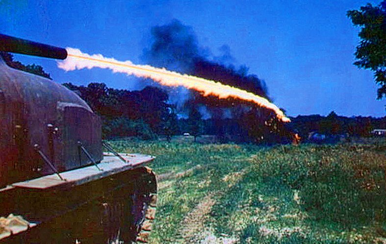 Работа огнеметного танка