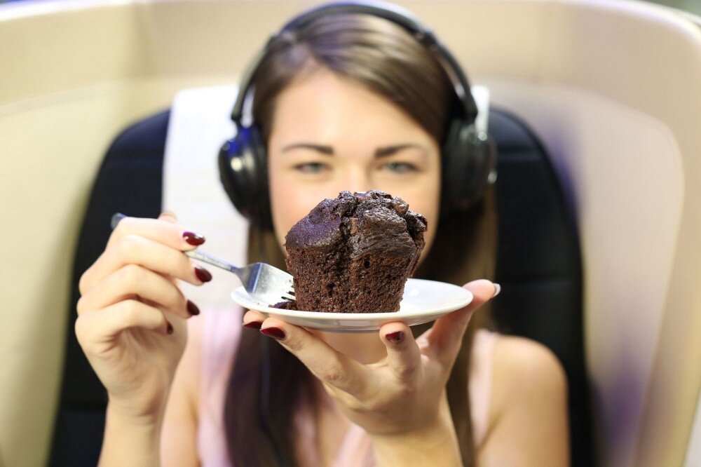 источник https://bestwom.ru/assets/images/razvl/muzika-delaet-pishu-vkusnee.jpg