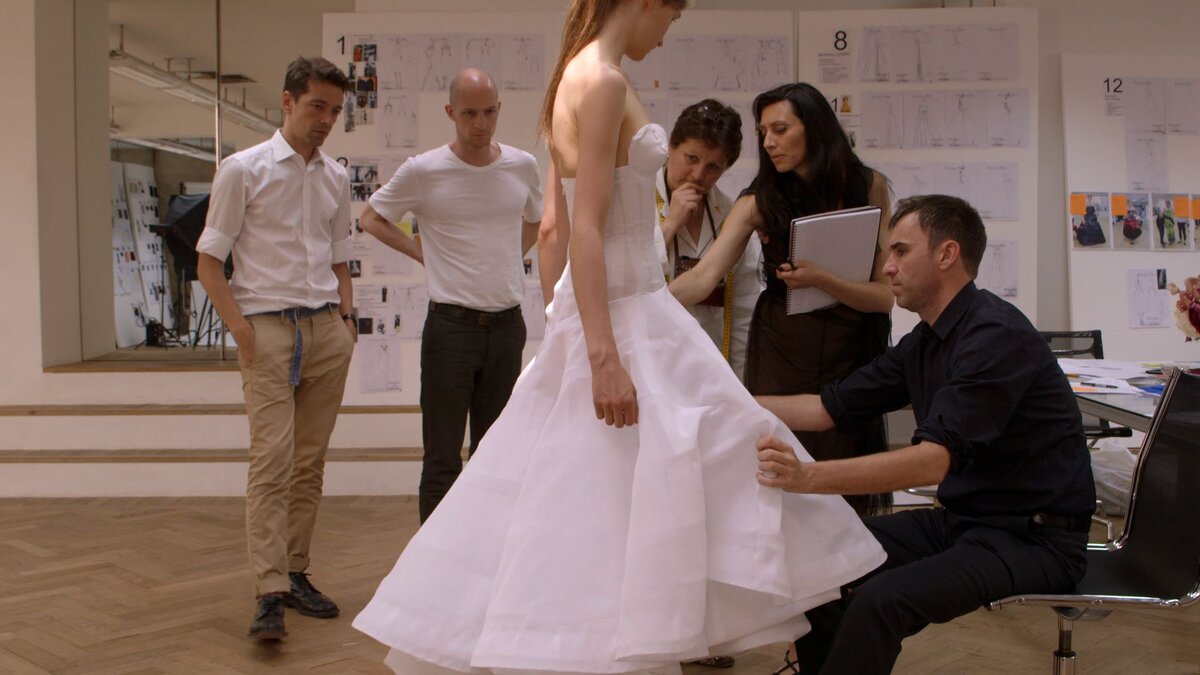 кадр из фильма "Диор и я", 2014