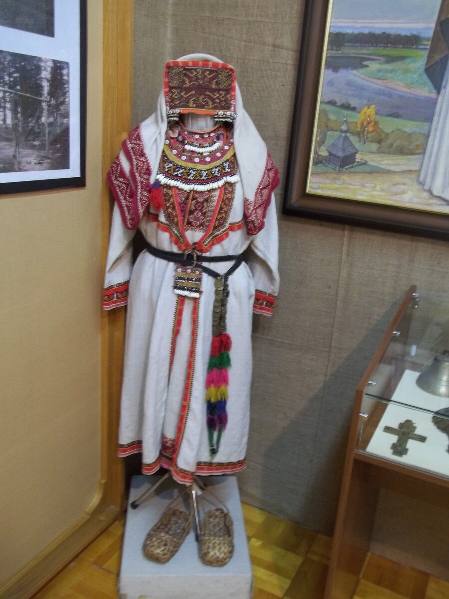 Женский праздничный наряд