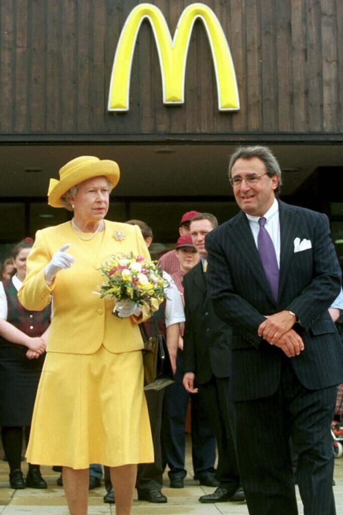У королевы есть свой филиал McDonald's