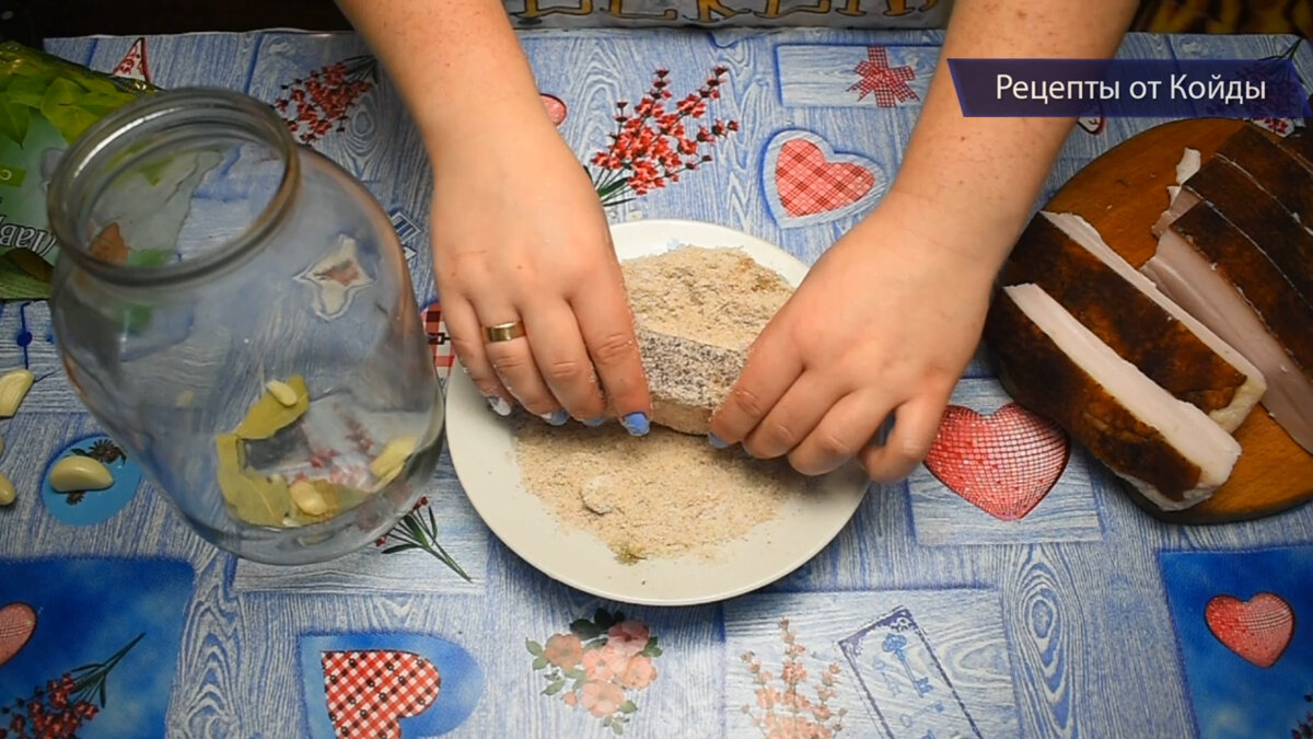 Рецепт Сало с чесноком и перцем. Калорийность, химический состав и пищевая ценность.