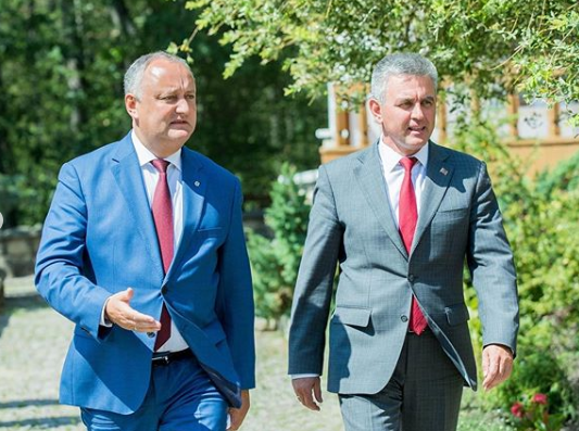 Игорь Додон и Вадим Красносельсикй (президент непризнанной ПМР) на очередных переговорах. 