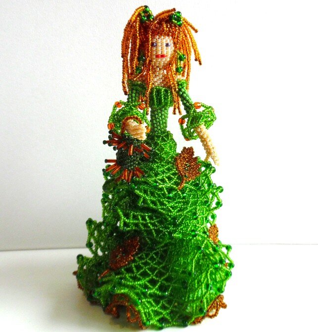 Кукла из бисера