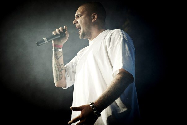 Репер Баста - фото с концерта (взято из Яндекс Картинок)