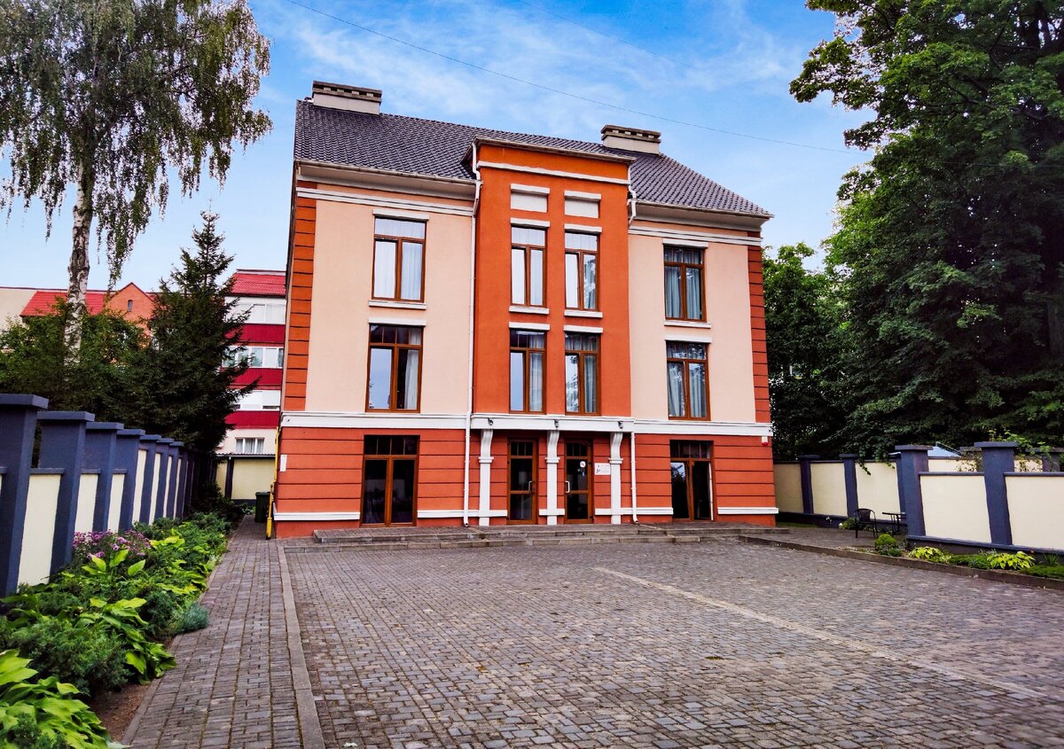 Отель "Блюз" в Калининграде располагается в историческом районе Амалиенау - это гораздо круче, чем центр! И стоит недорого.