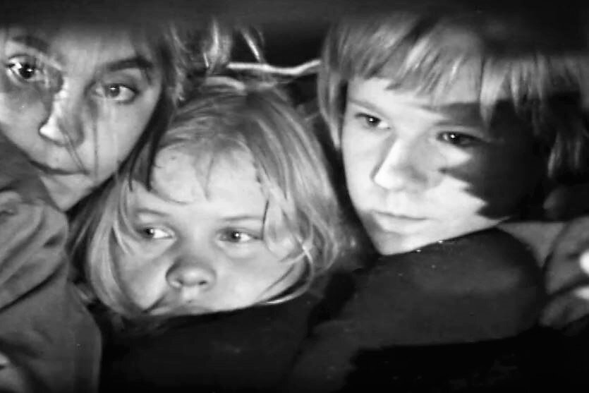 Кадр из фильма-спектакля "Ребята с нашего двора" (1973)