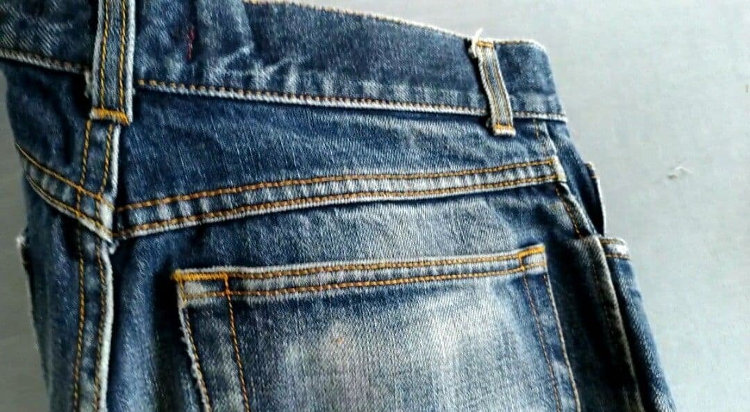 Как выглядели джинсы сзади и сбоку