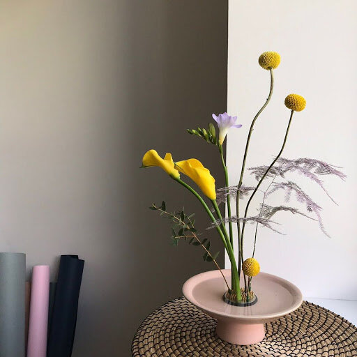 Современная икебана или зачем мне три цветка в вазе?
