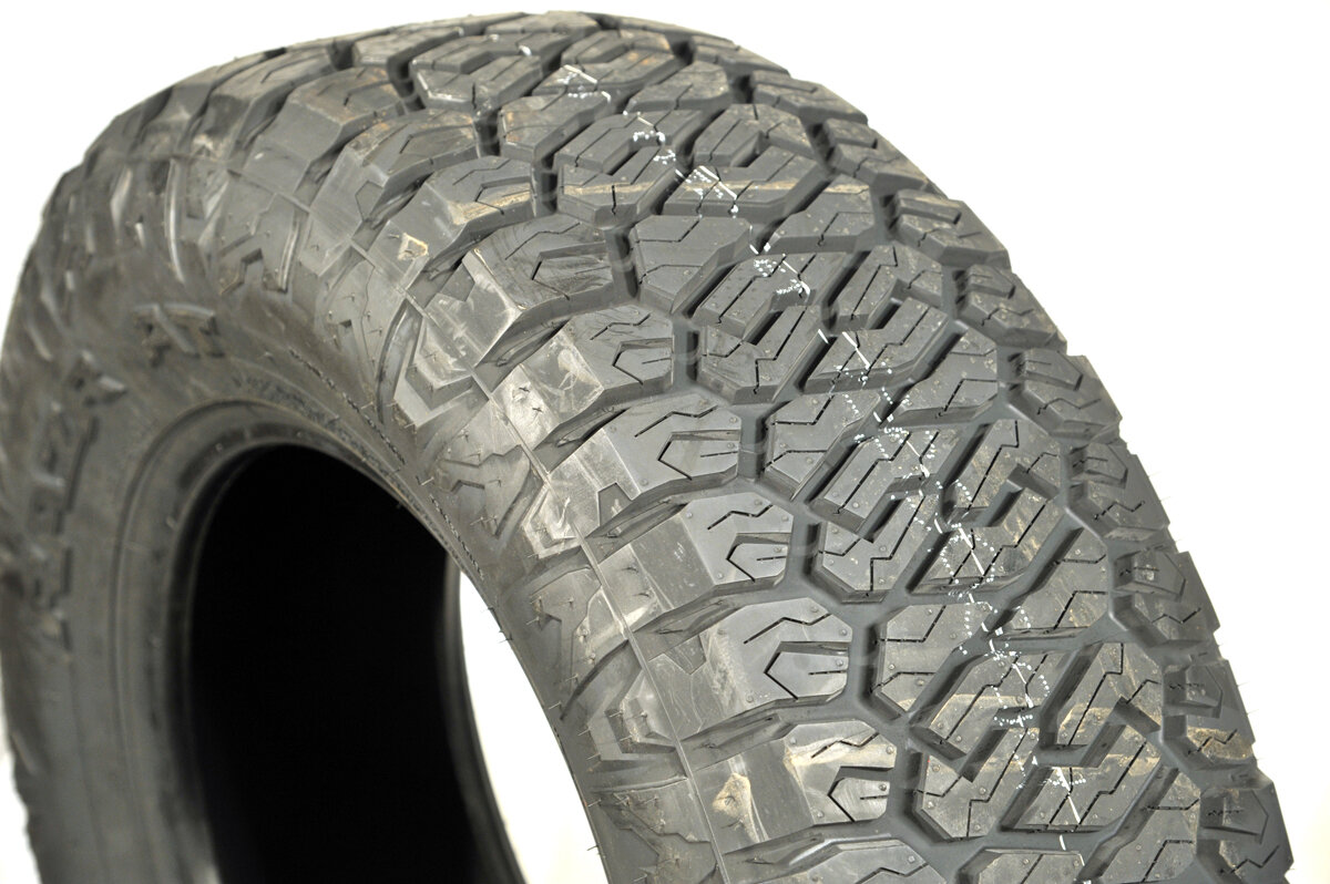 Maxxis Razr AT – главная новинка сезона среди шин для внедорожников. Вобрала в себя все новейшие технологии и достижения шинной промышленности. Предназначена для передвижения по всем видам дорог и умеренного бездорожья в любую погоду.