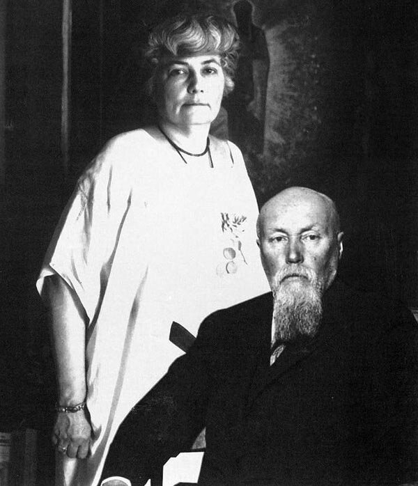 Елена Рерих и муж Николай Рерих 