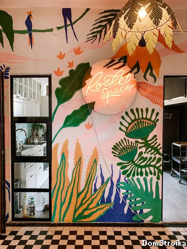 Заветная мечта детства – это рисовать на стене своего дома