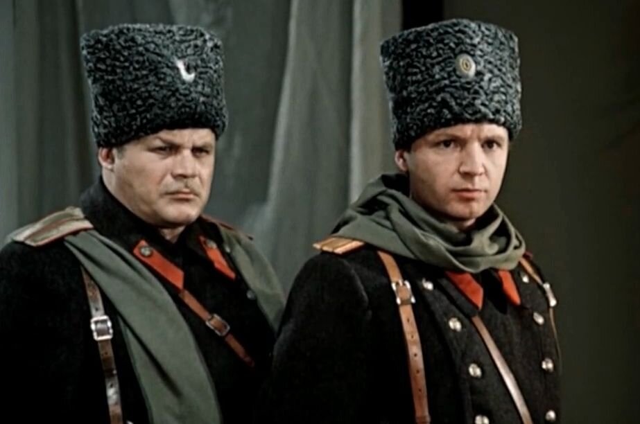 Кадр из кинофильма "Дни Турбиных", 1976 г., режиссер и сценарист Владимир Басов, композитор Вениамин Баснер (скриншот)