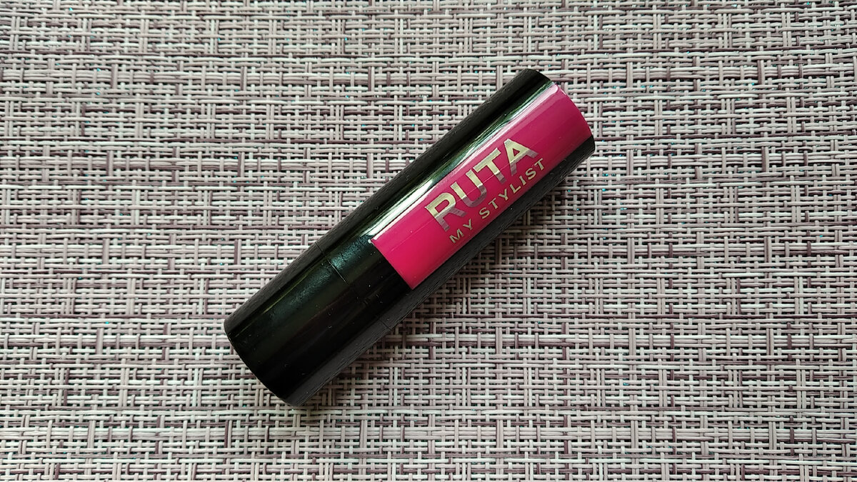 Помада Ruta Glamour увлажняющая