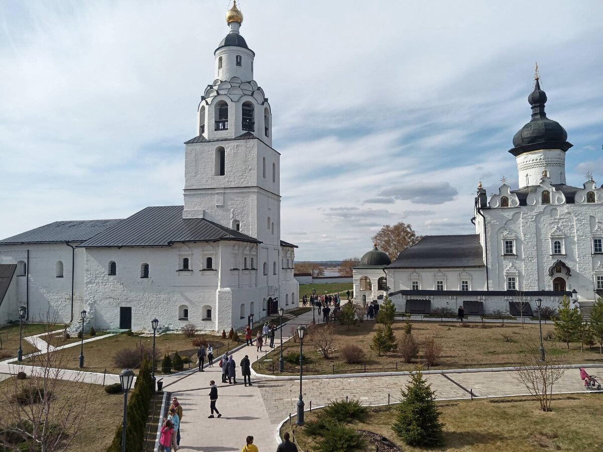 монастырь в казани на острове