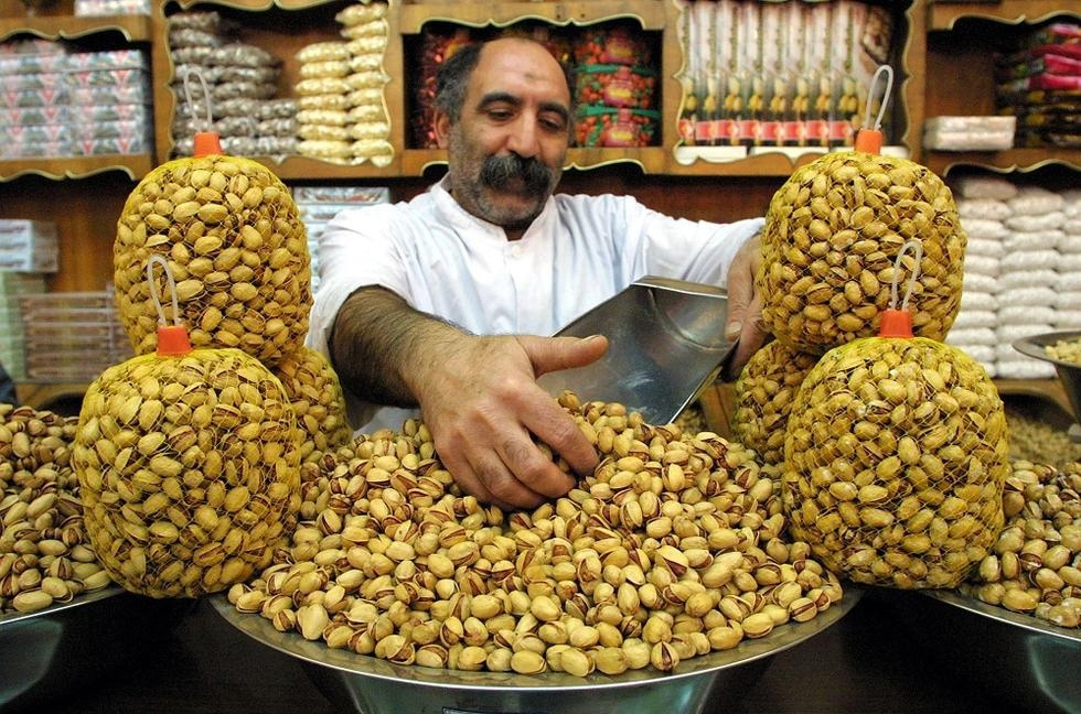 Иран рынок фисташки. Иранские фисташки дерево. Фисташки иранские Фандоги. Иранские фрукты. Как собирают фисташки