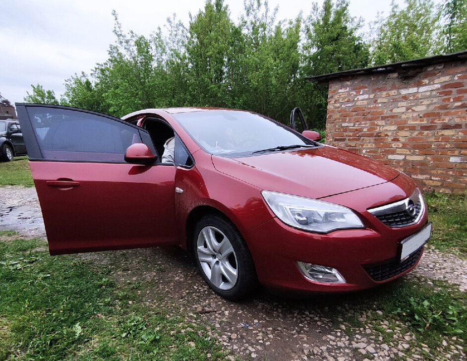 Opel Astra J 2011 г.в.