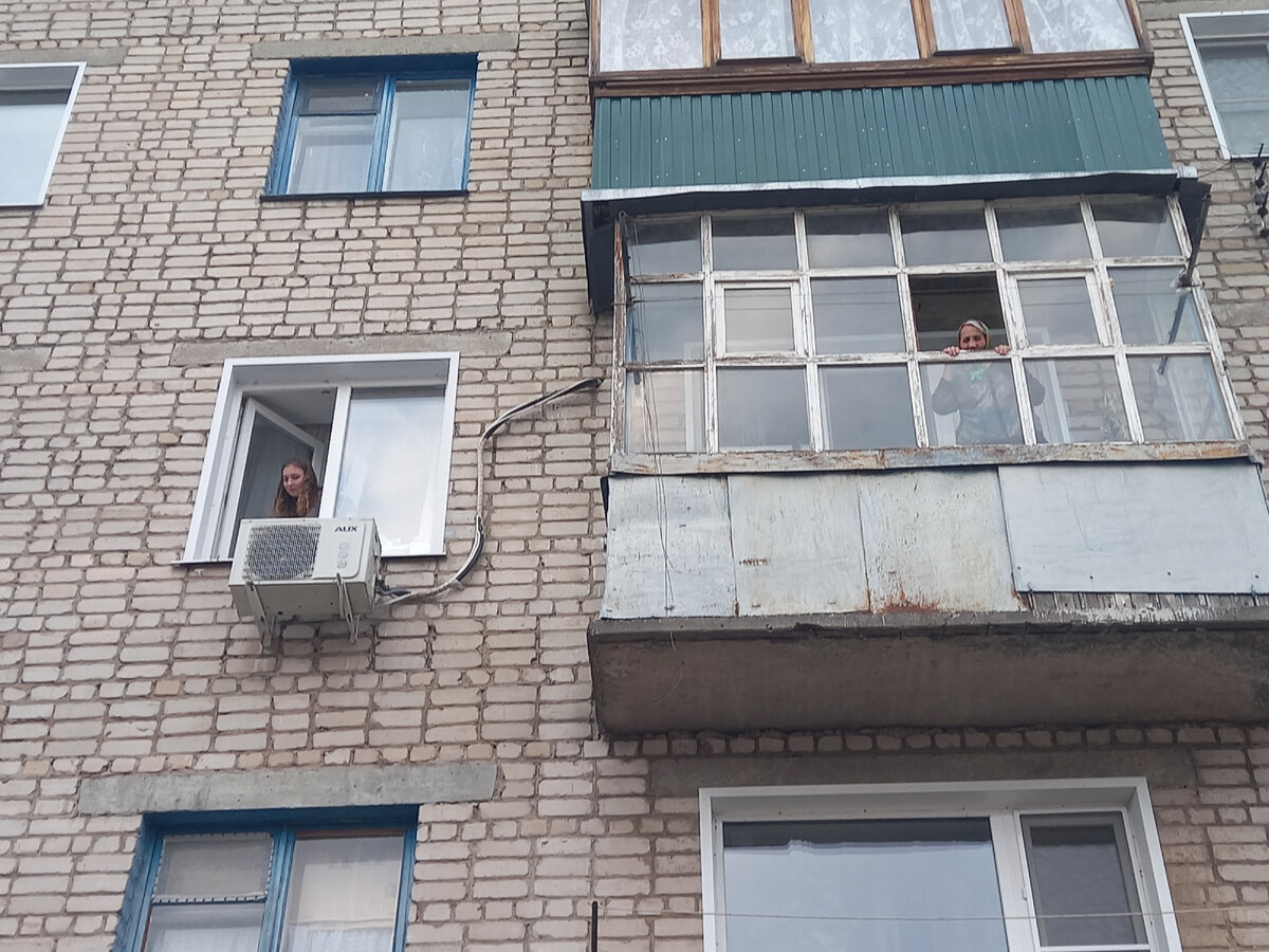 дочка и соседка ждут меня с работы