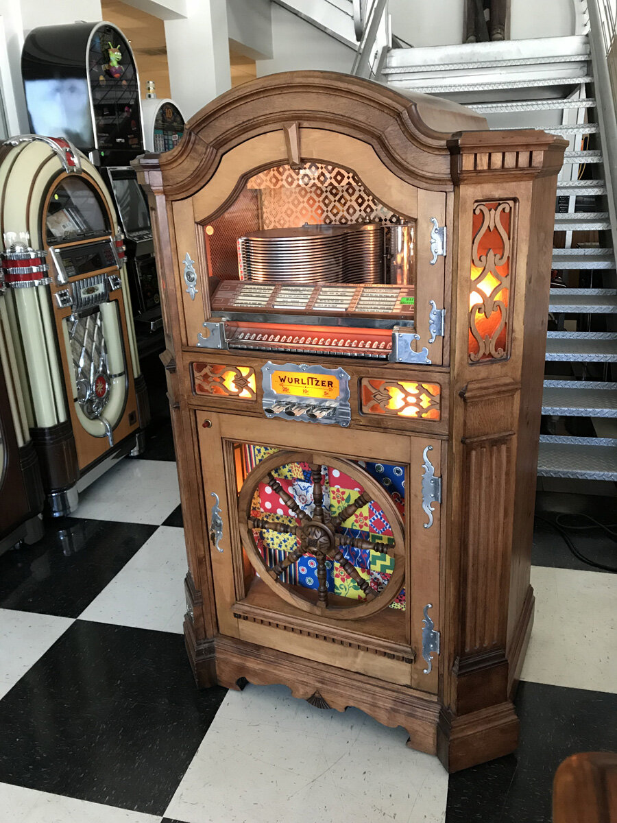 Джукбокс Wurlitzer 780 E - настоящее произведение искусства (фото из открытых источников)