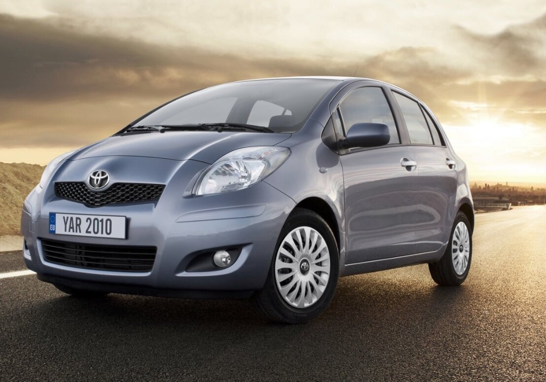 Тойота Аурис.