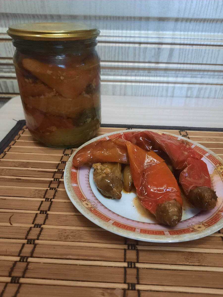 Пол-литровая банка семьей из трёх человек съедается за ужином, не смотря на остроту продукта.