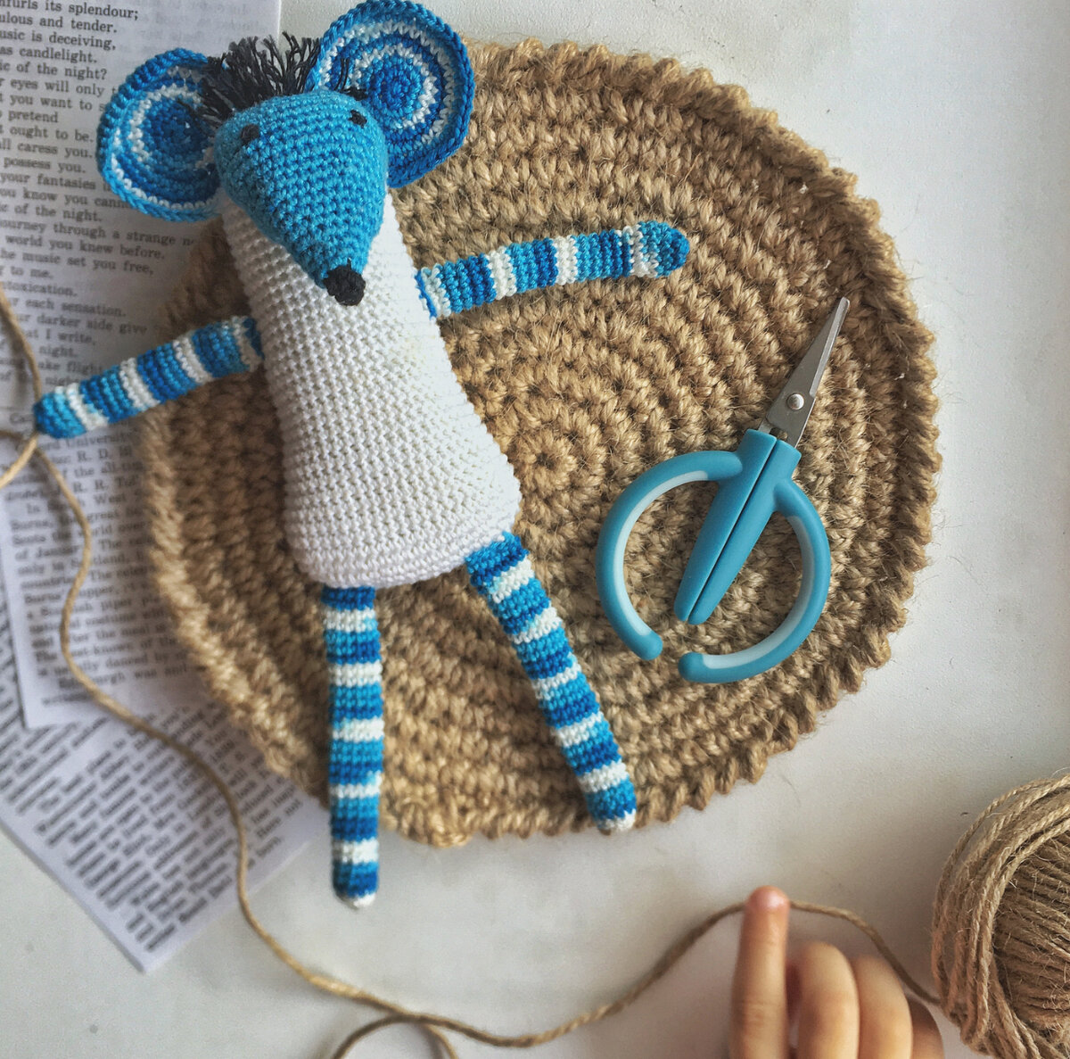 Мышонок амигуруми крючком