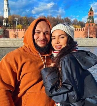 Оксана Самойлова (двоюродная сестра Юли) с мужем Джиганом