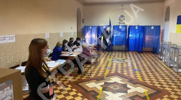 Появились результаты экзитполов внеочередных выборов мэра в Харькове. Фото: "Страна"