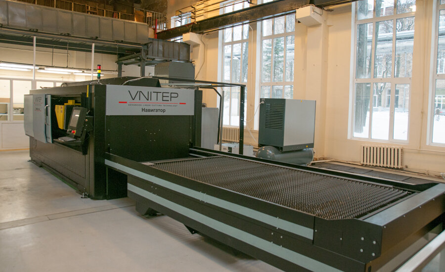 Лазерный станок по раскройке металла. 