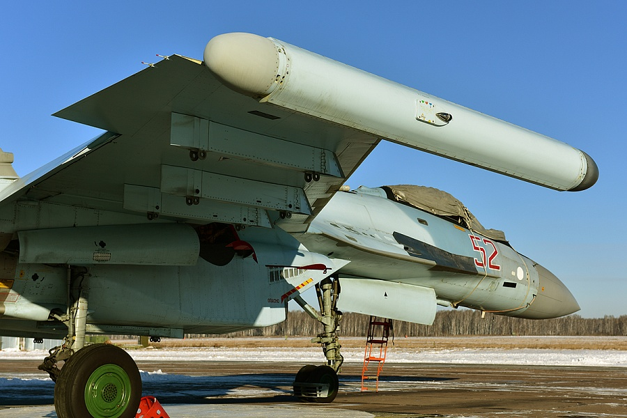 Контейнер комплекса РЭБ на законцовке крыла Су-35, первое попавшееся фото из Гугла