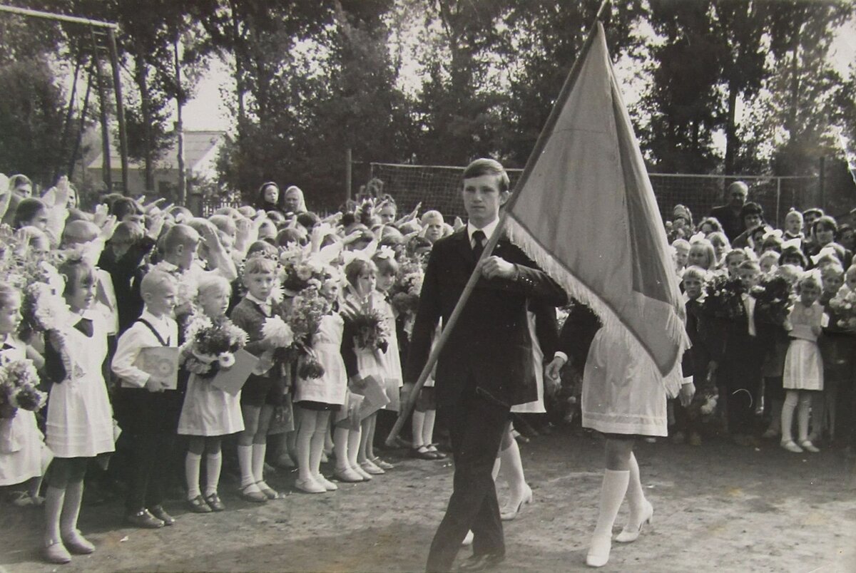 Торжественная линейка в школе 1 сентября, СССР.