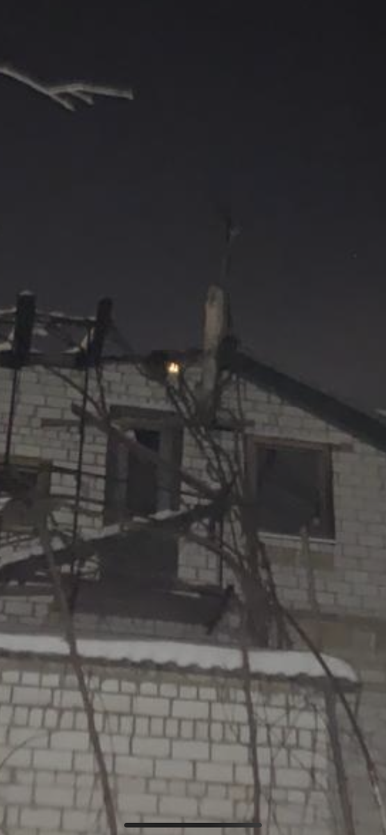 Типичная ситуация .Кошка забралась ,а спрыгнуть не может .