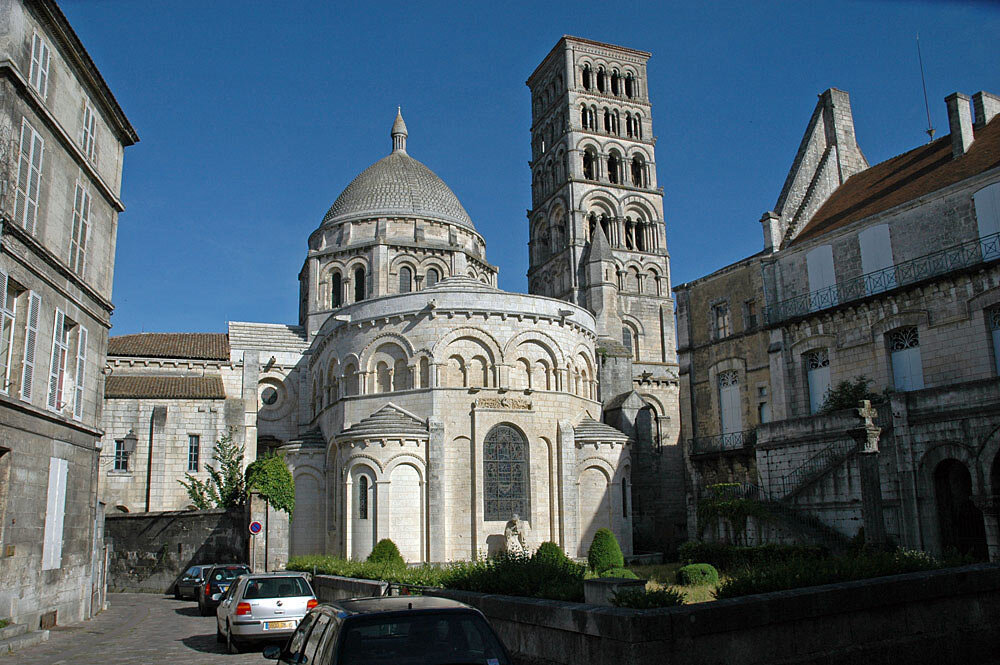 Собор Св. Петра в Ангулеме. 1128 г. - один из  прототипов храма в Филимонках.
