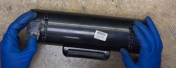 Задвигаем крышку до щелчка