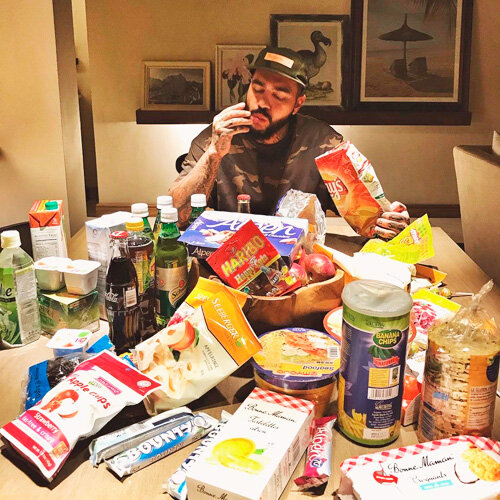 «Мне хорошо. И плевать я хотел на ваши диеты )))»