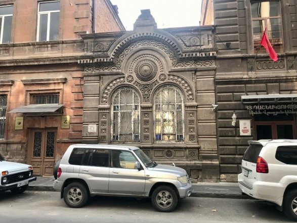 Армения продолжает стирать следы азербайджанского наследия в Иреване