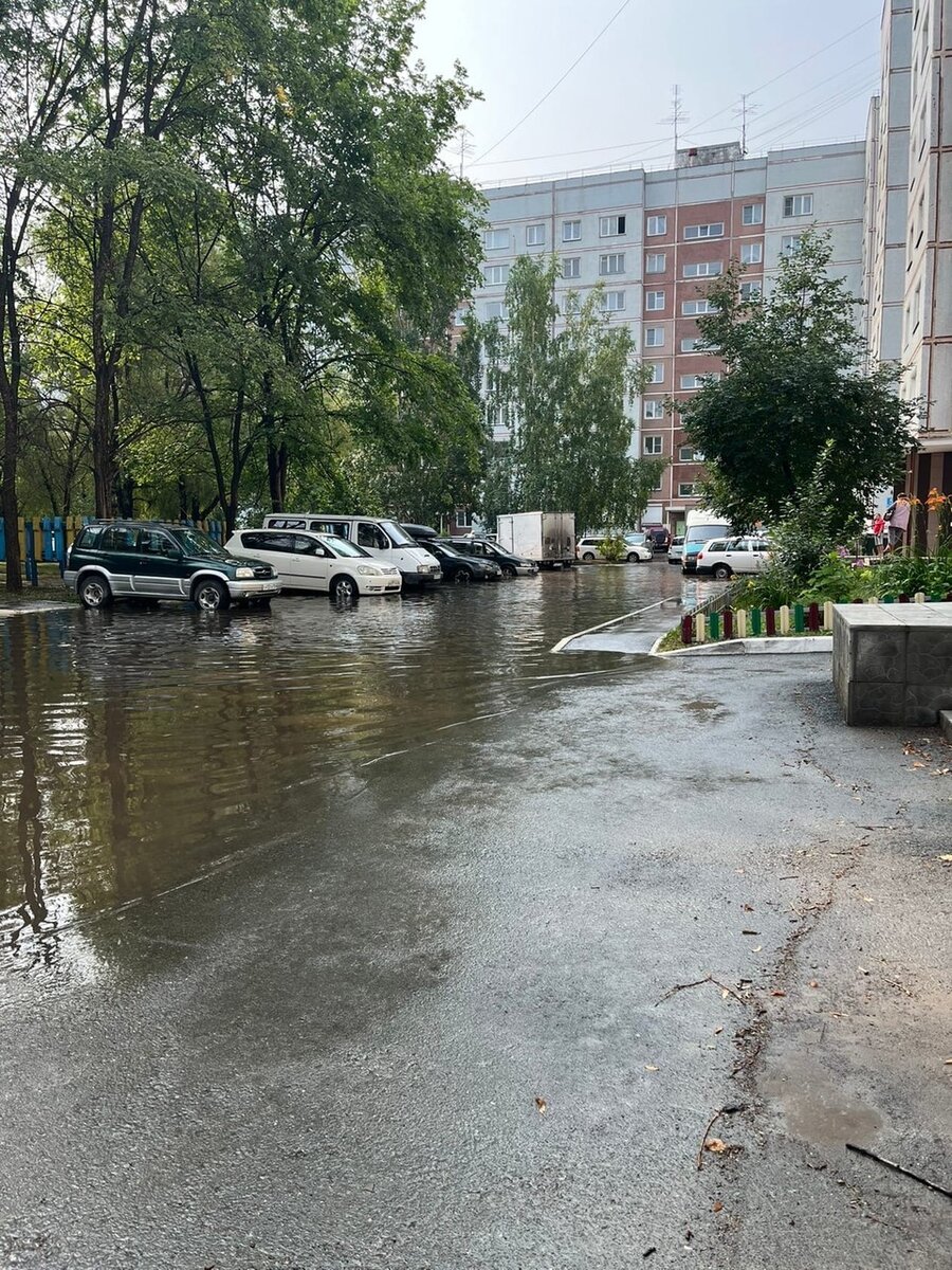     Огромная лужа на улице Полевой. Фото: Татьяна Агафонцева.