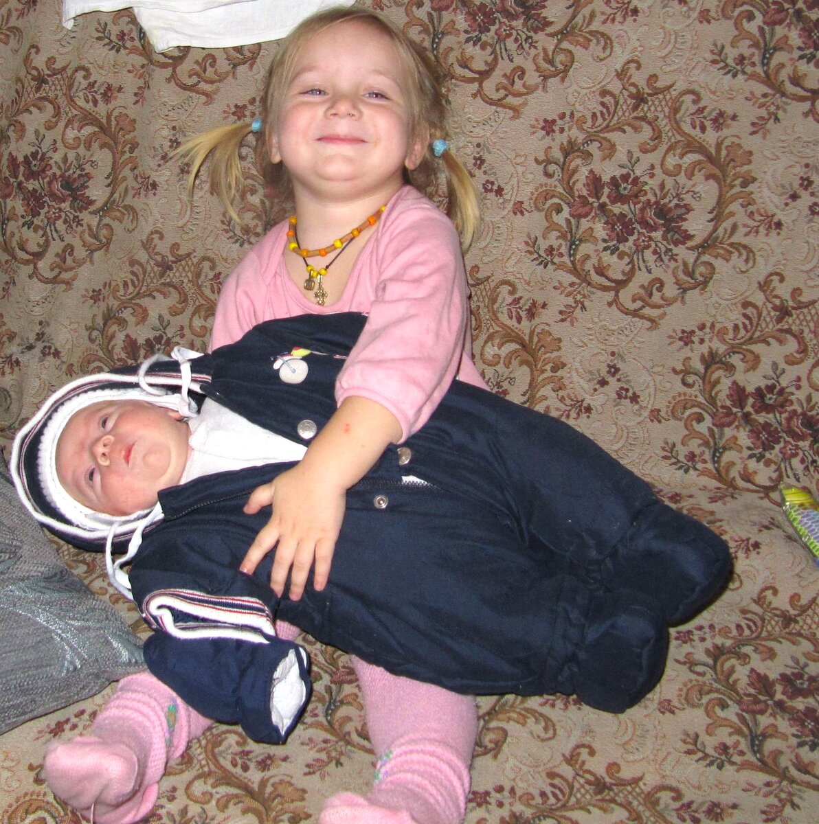 Старший ребенок ревнует к младшему?