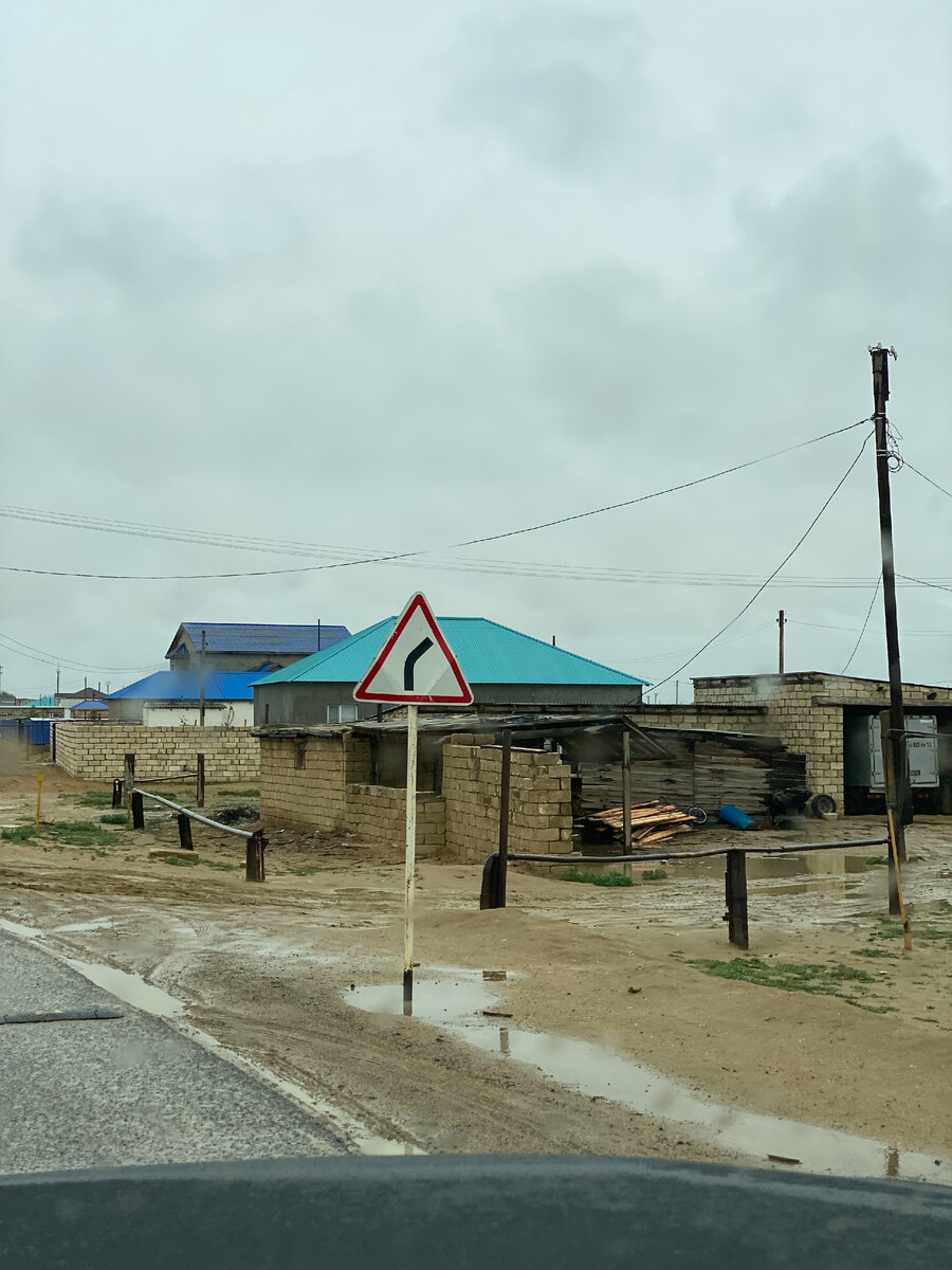 Тоска и уныние: как выглядит казахский аул среди нефтяных скважин ...